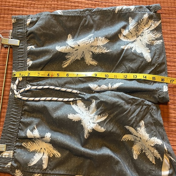 Maamgic Men’s Patterned Swimsuit Medium - Picture 5 of 5